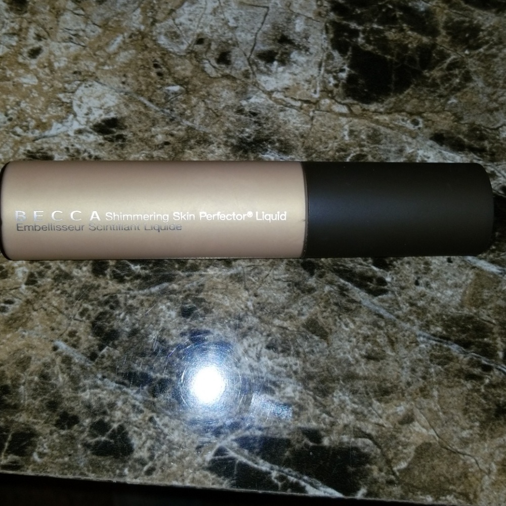 BECCA Shimmering Skin Perfe tor Liquid Embellisseu